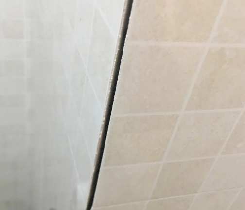 海城瓷砖空鼓维修公司分享阳台瓷砖脱落的修复过程可以分为以下几个步骤